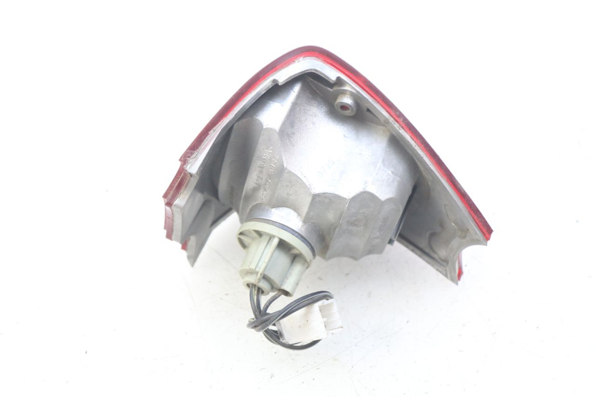 photo de LAMPA TYLNA PIAGGIO FLY 100 (2006 - 2010) - Zoom stanu zużycia