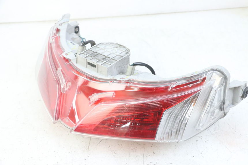 photo de LAMPA TYLNA HONDA FORZA ABS 300 (2013 - 2017) - Zbliżenie komponentów