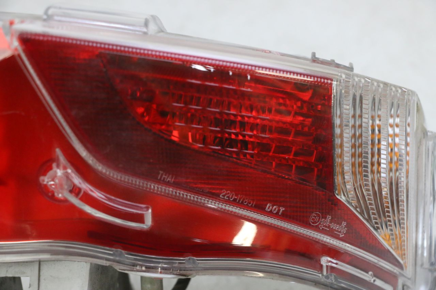 photo de LAMPA TYLNA HONDA FORZA ABS 300 (2013 - 2017) - Inny kąt widzenia