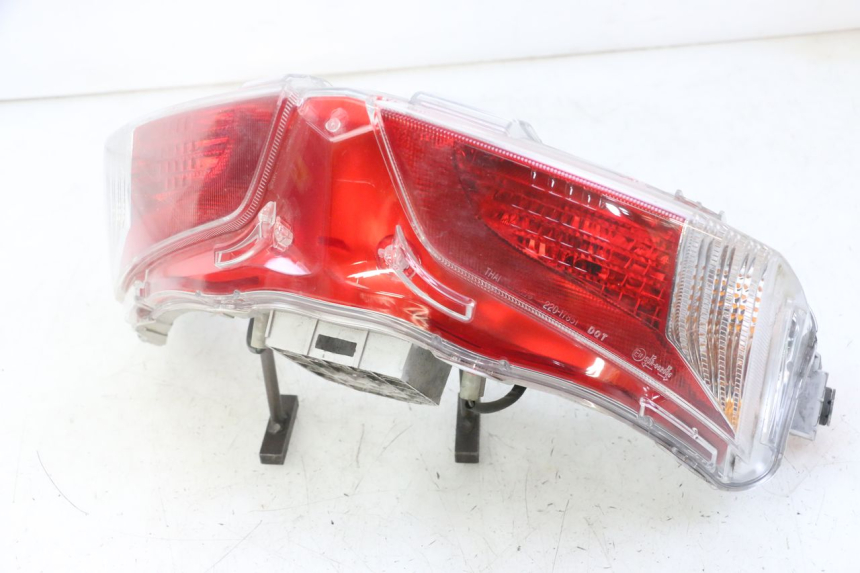 photo de LAMPA TYLNA HONDA FORZA ABS 300 (2013 - 2017) - Zbliżenie techniczne