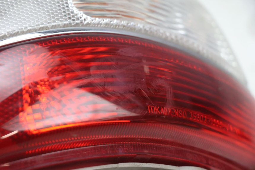 photo de LEWE TYLNE ŚWIATŁO SUZUKI BURGMAN EXECUTIVE ABS 650 (2006 - 2012) - Zoom stanu zużycia