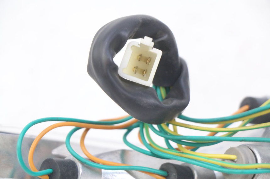 photo de LEWY TYLNY KIERUNKOWSKAZ PEUGEOT E-VIVACITY 1 (2012 - 2018) - Inny kąt widzenia