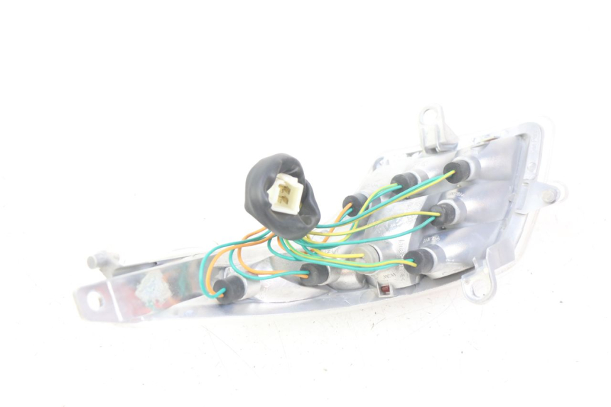 photo de LEWY TYLNY KIERUNKOWSKAZ PEUGEOT E-VIVACITY 1 (2012 - 2018) - Zbliżenie techniczne