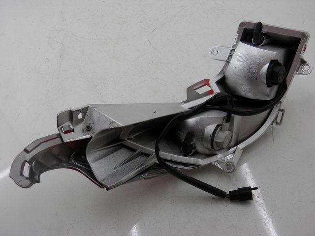 photo de LEWY TYLNY KIERUNKOWSKAZ HONDA FES S-WING SWING 125 (2007 - 2015) - Szczegół części