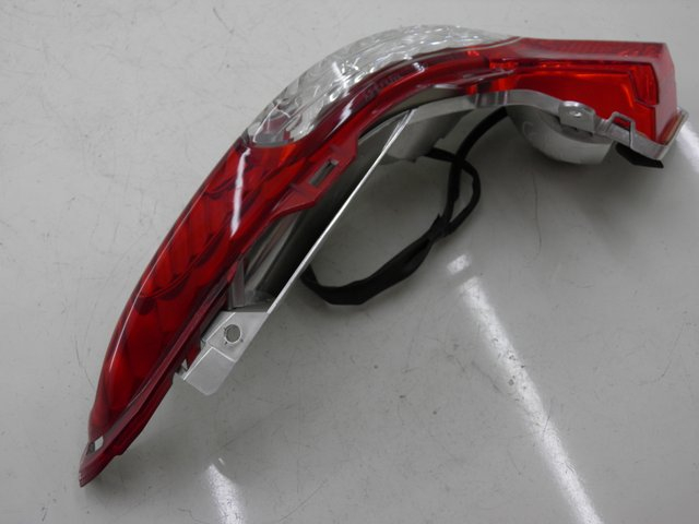 photo de LEWY TYLNY KIERUNKOWSKAZ HONDA FES S-WING SWING 125 (2007 - 2015) - Zoom stanu zużycia