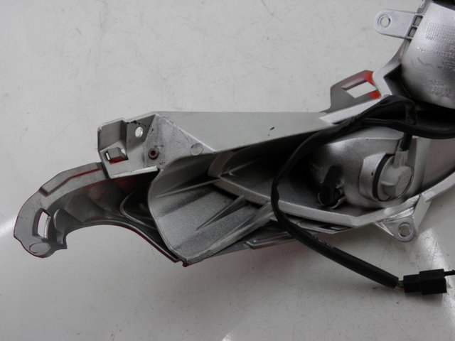 photo de LEWY TYLNY KIERUNKOWSKAZ HONDA FES S-WING SWING 125 (2007 - 2015) - Zbliżenie techniczne