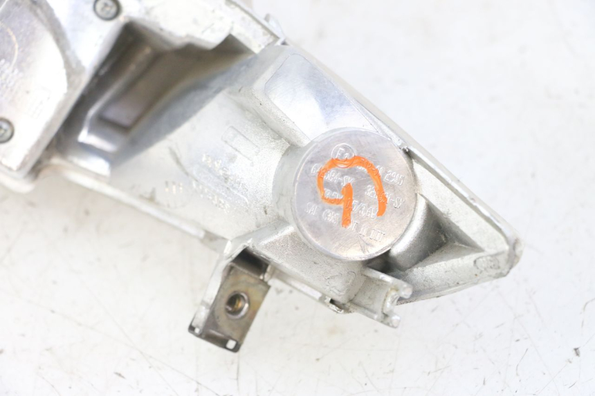 photo de LEWY TYLNY KIERUNKOWSKAZ PIAGGIO IE MP3 YOURBAN 300 (2011 - 2016) - Inny kąt widzenia