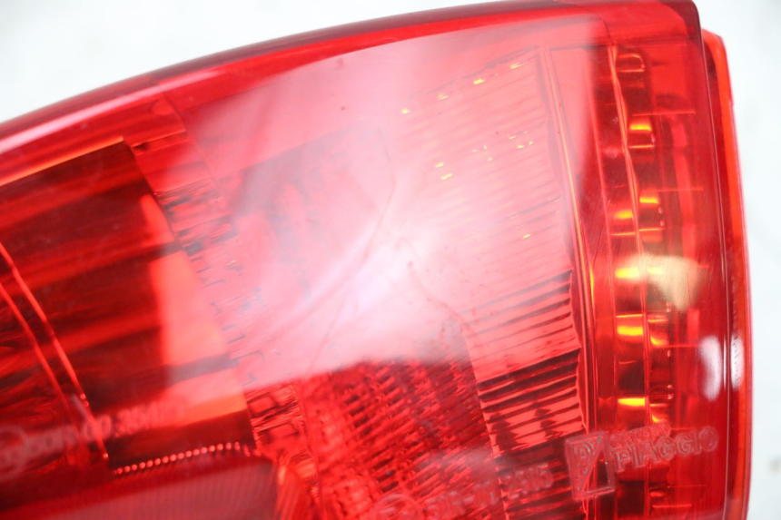 photo de LEWY TYLNY KIERUNKOWSKAZ PIAGGIO MP3 HPE 300 (2019 - 2026) - Szczegół części