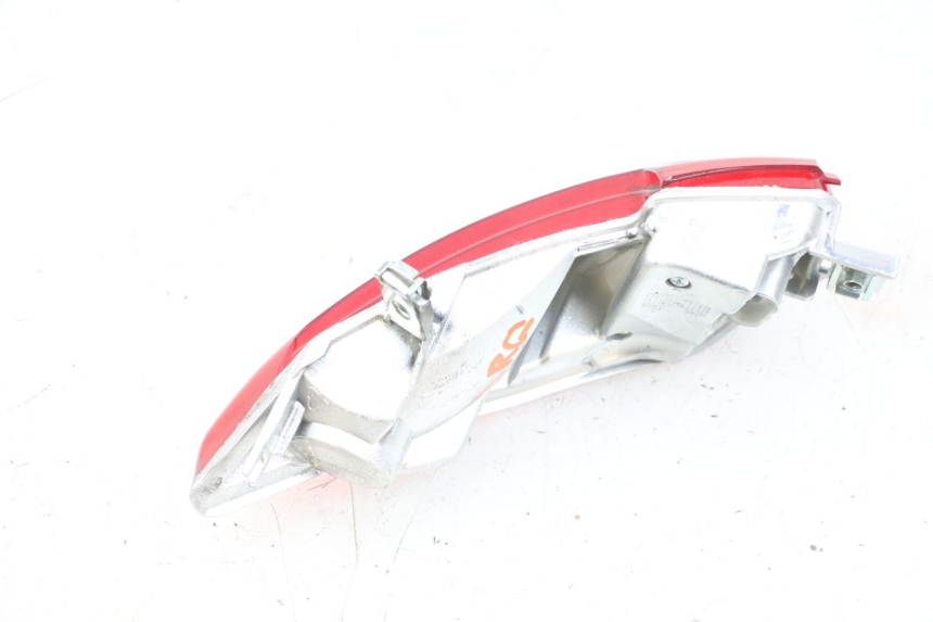 photo de LEWY TYLNY KIERUNKOWSKAZ PIAGGIO MP3 HPE 300 (2019 - 2026) - Zbliżenie techniczne