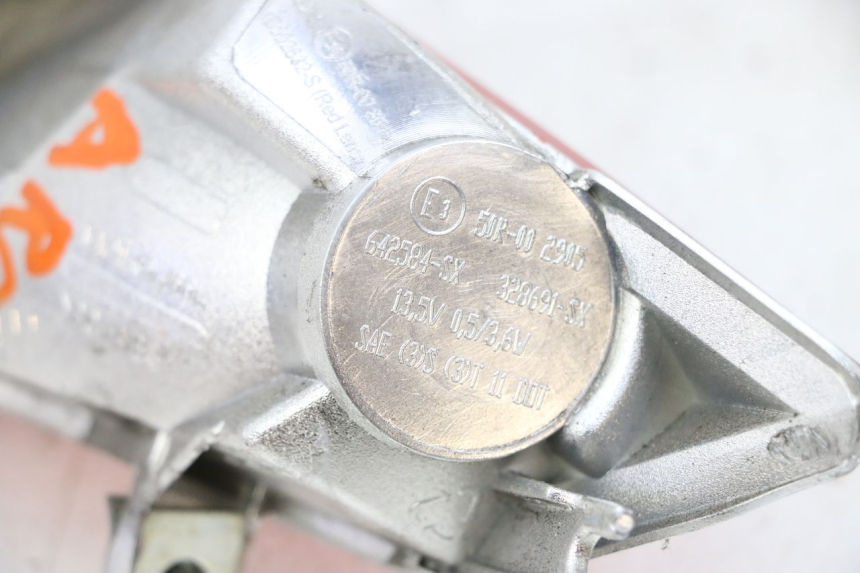 photo de LEWY TYLNY KIERUNKOWSKAZ PIAGGIO MP3 HPE 300 (2019 - 2026) - Stan powierzchni