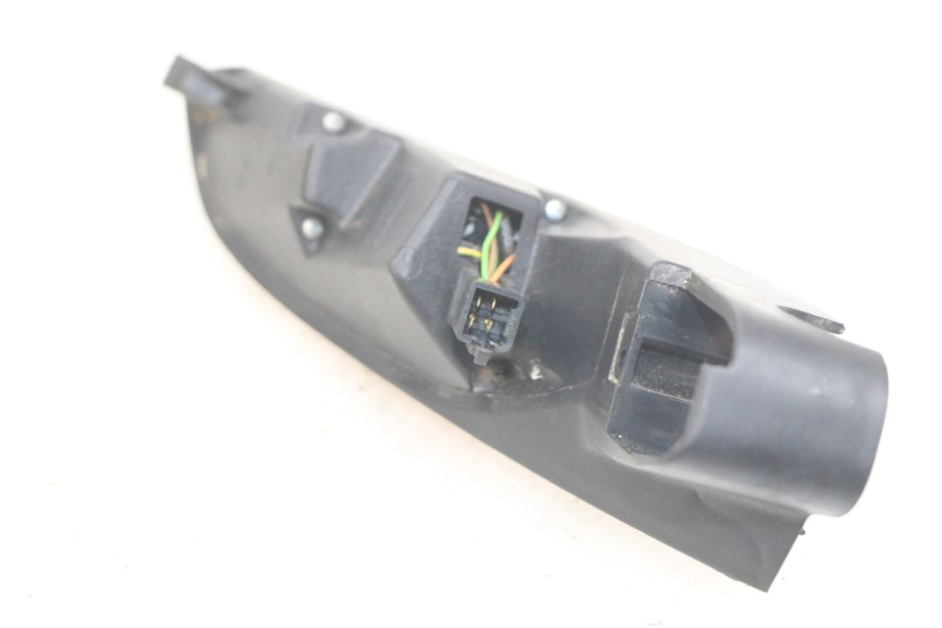 photo de LEWY TYLNY KIERUNKOWSKAZ PEUGEOT SATELIS 125 (2010 - 2012) - Szczegół części