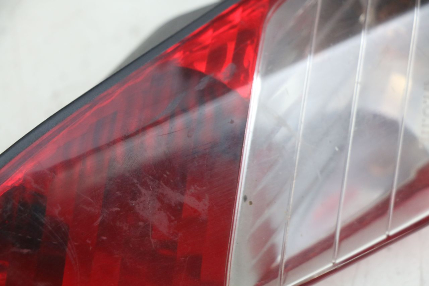 photo de LEWY TYLNY KIERUNKOWSKAZ PEUGEOT SATELIS 125 (2010 - 2012) - Inny kąt widzenia