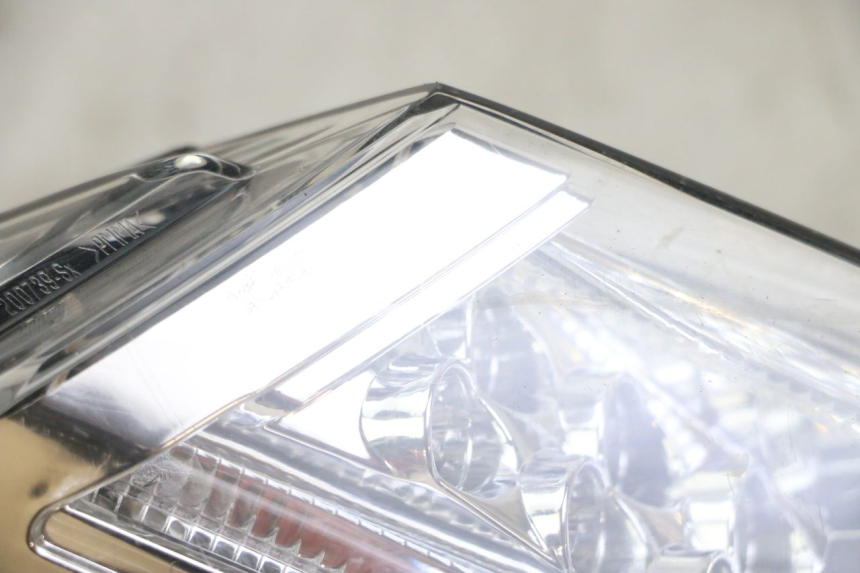 photo de LEWY TYLNY KIERUNKOWSKAZ PEUGEOT SATELIS 125 (2013 - 2018) - Inny kąt widzenia