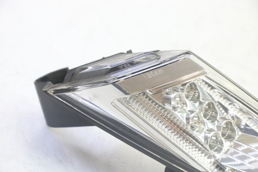 photo de LEWY TYLNY KIERUNKOWSKAZ PEUGEOT SATELIS 125 (2010 - 2012) - Szczegół części