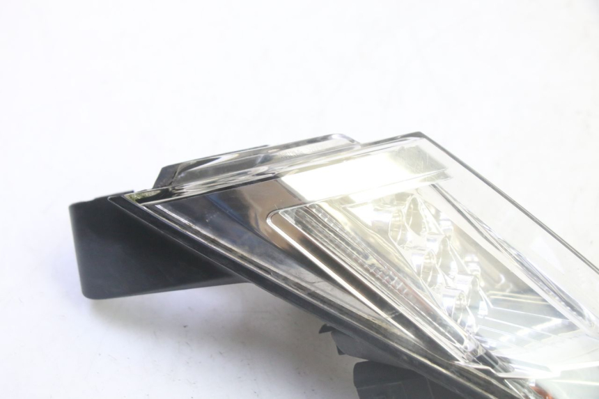 photo de LEWY TYLNY KIERUNKOWSKAZ PEUGEOT SATELIS 125 (2013 - 2018) - Szczegół części