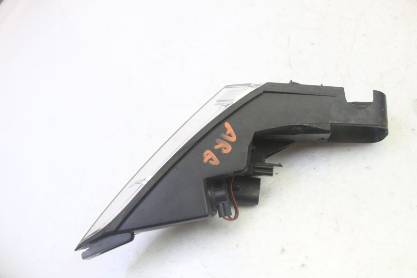 photo de LEWY TYLNY KIERUNKOWSKAZ PEUGEOT SATELIS 125 (2013 - 2018) - Zbliżenie techniczne