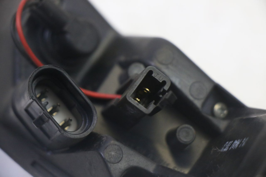 photo de LEWY TYLNY KIERUNKOWSKAZ PEUGEOT SATELIS 125 (2013 - 2018) - Stan powierzchni