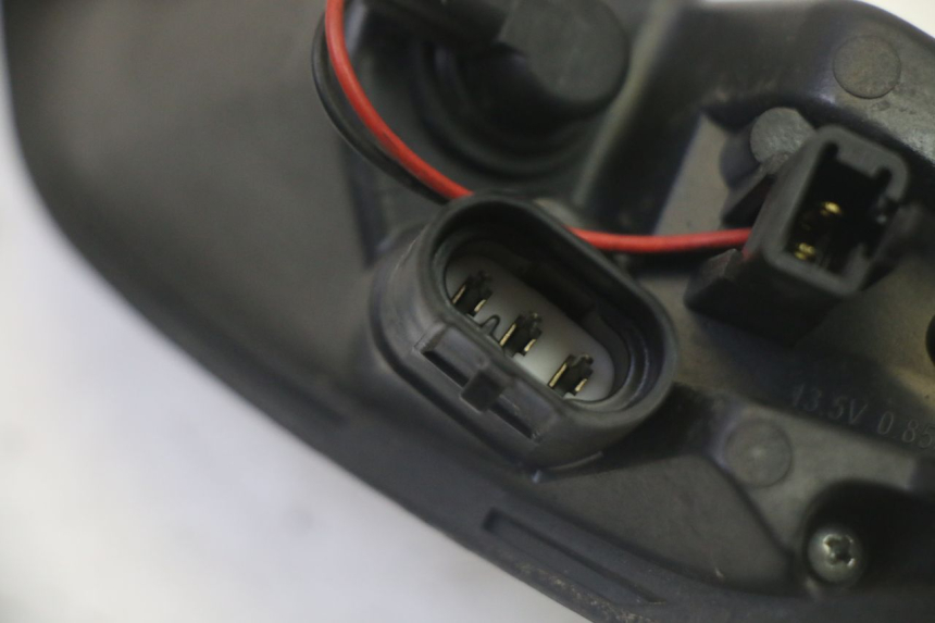 photo de LEWY TYLNY KIERUNKOWSKAZ PEUGEOT SATELIS 125 (2013 - 2018) - Część sprawdzona