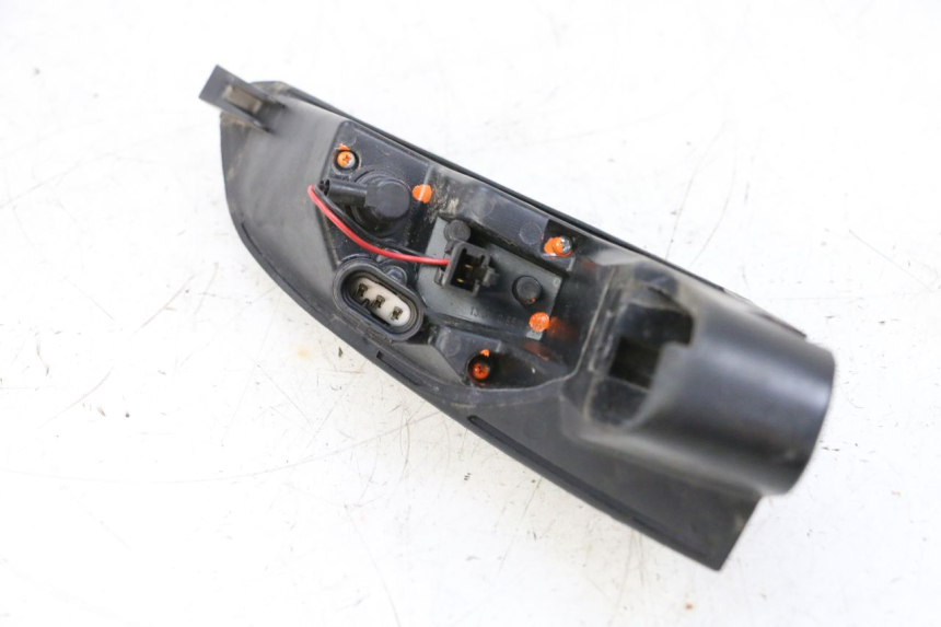 photo de LEWY TYLNY KIERUNKOWSKAZ PEUGEOT SATELIS 125 (2013 - 2018) - Zbliżenie techniczne