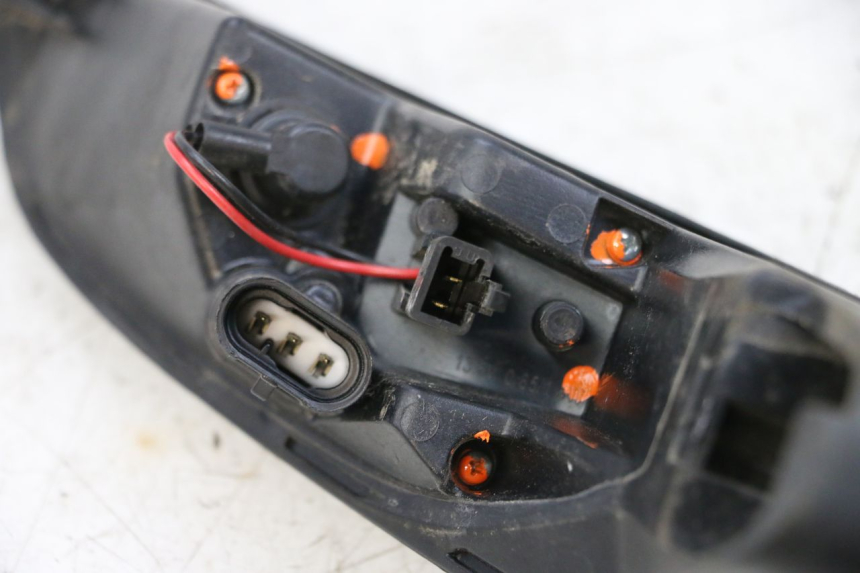 photo de LEWY TYLNY KIERUNKOWSKAZ PEUGEOT SATELIS 125 (2013 - 2018) - Widok ogólny