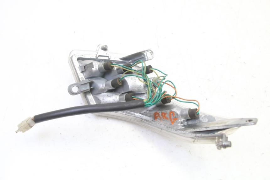 photo de LEWY TYLNY KIERUNKOWSKAZ PEUGEOT VIVACITY NEW 2T 50 (2008 - 2017) - Zbliżenie techniczne