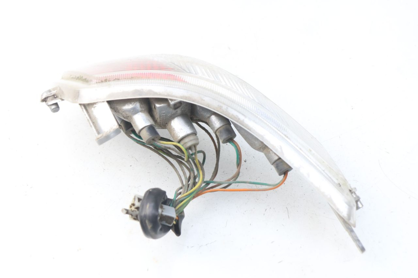 photo de LEWY TYLNY KIERUNKOWSKAZ PEUGEOT VIVACITY NEW 4T 50 (2008 - 2017) - Zbliżenie techniczne