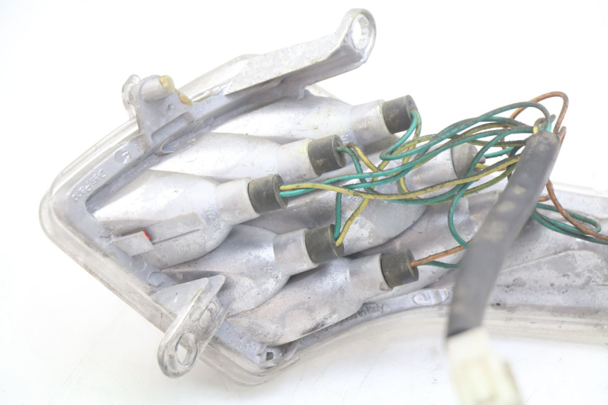 photo de LEWY TYLNY KIERUNKOWSKAZ PEUGEOT VIVACITY 125 (2010 - 2017) - Inny kąt widzenia