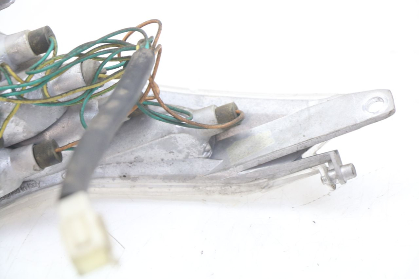 photo de LEWY TYLNY KIERUNKOWSKAZ PEUGEOT VIVACITY 125 (2010 - 2017) - Zbliżenie techniczne