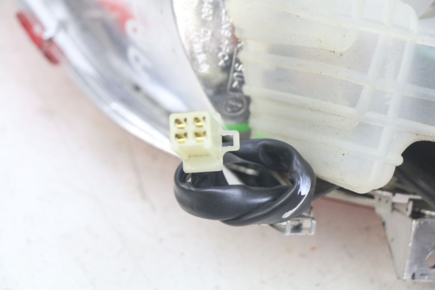 photo de LEWY TYLNY KIERUNKOWSKAZ YAMAHA X-MAX XMAX 125 (2010 - 2013) - Zoom stanu zużycia