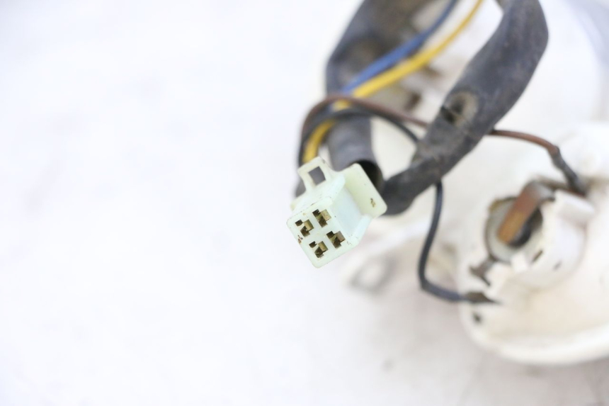 photo de LEWY TYLNY KIERUNKOWSKAZ YAMAHA YP MAJESTY 125 (2002 - 2006) - Inny kąt widzenia