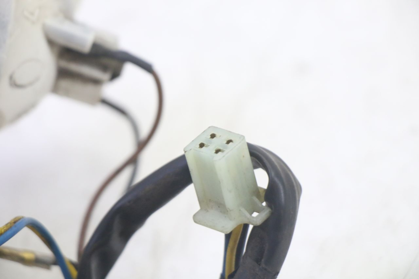 photo de LEWY TYLNY KIERUNKOWSKAZ YAMAHA YP MAJESTY 125 (2002 - 2006) - Punkty mocowania