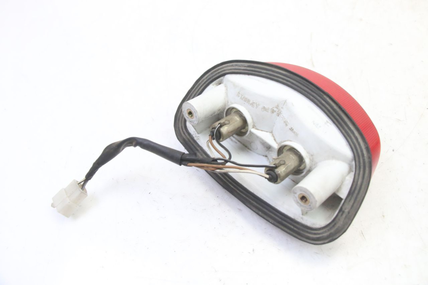 photo de LAMPA TYLNA SUZUKI GS GSE 500 (2001 - 2003) - Zbliżenie techniczne