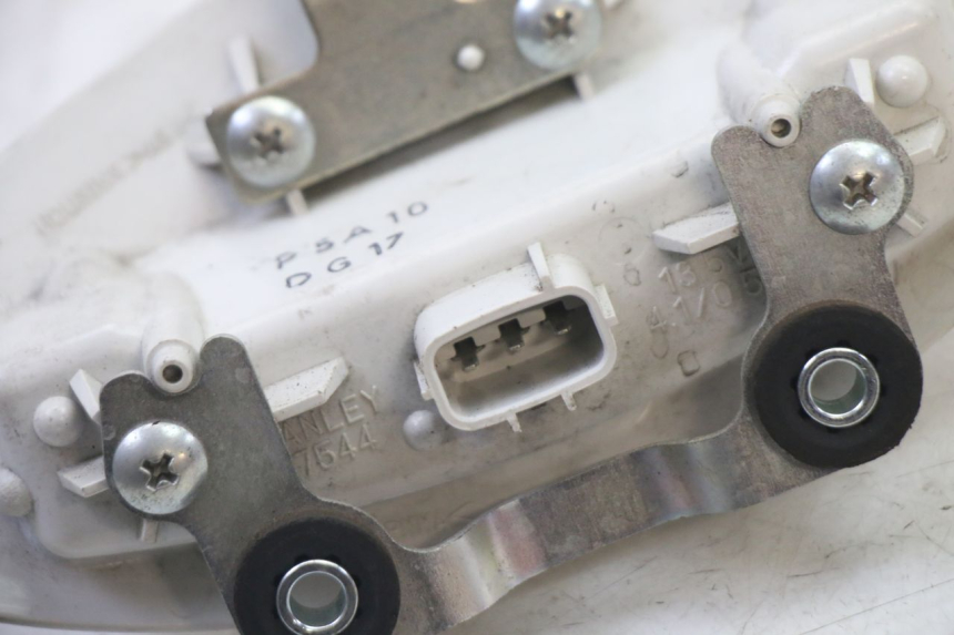 photo de LAMPA TYLNA SUZUKI GSR 750 (2011 - 2017) - Punkty mocowania