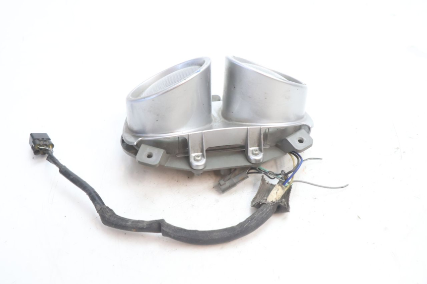photo de LAMPA TYLNA SUZUKI GSR 600 (2005 - 2012) - Inny kąt widzenia