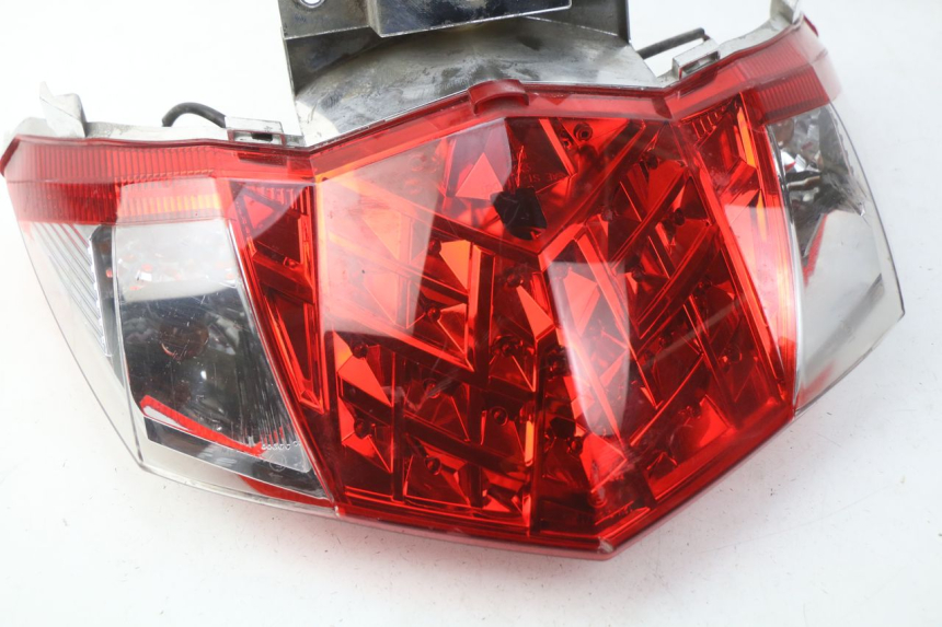 photo de LAMPA TYLNA SYM GTS EFI ABS 125 (2012 - 2016) - Inny kąt widzenia