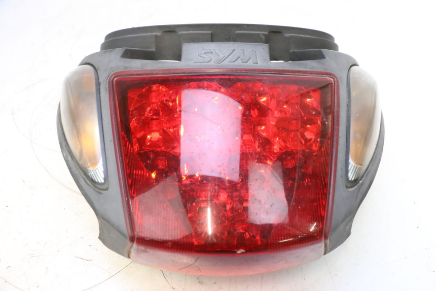 photo de LAMPA TYLNA SYM GTS EVO 125 (2009 - 2013) - Widok główny