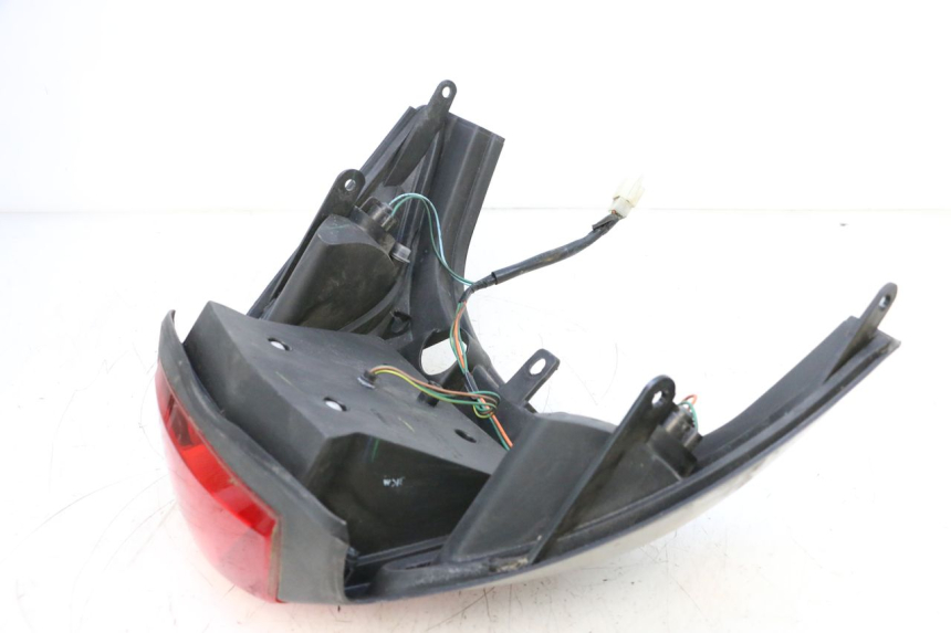 photo de LAMPA TYLNA SYM GTS EVO 125 (2009 - 2013) - Stan powierzchni