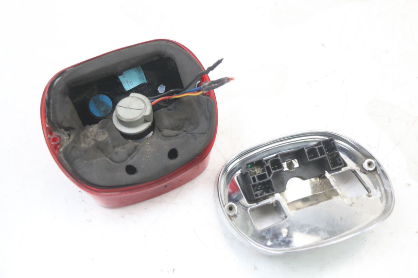 photo de LAMPA TYLNA HARLEY DAVIDSON SPORTSTER XL CUSTOM 883 (1999 - 2006) - Szczegóły charakterystyczne