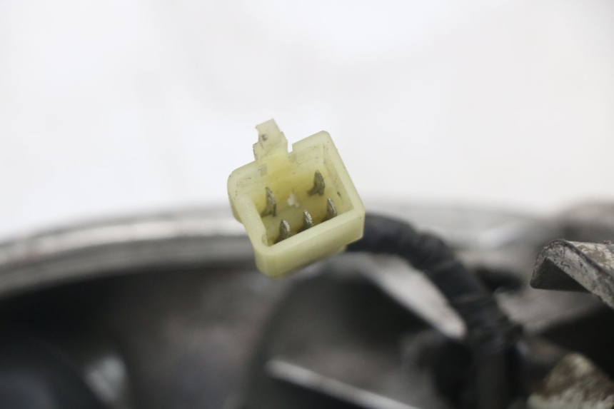 photo de TYLNE ŚWIATŁO HONDA NES AROBASE 125 (2000 - 2003) - Zbliżenie techniczne