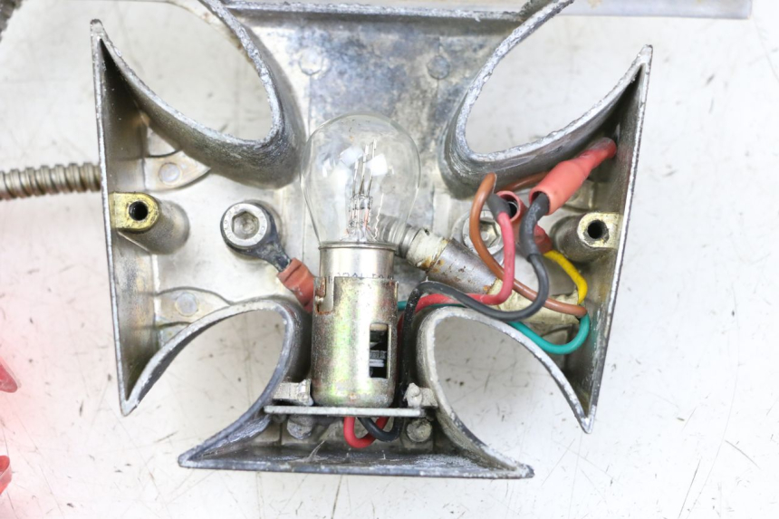 photo de LAMPA TYLNA HONDA VT C2 SHADOW 750 (1997 - 2001) - Zbliżenie komponentów