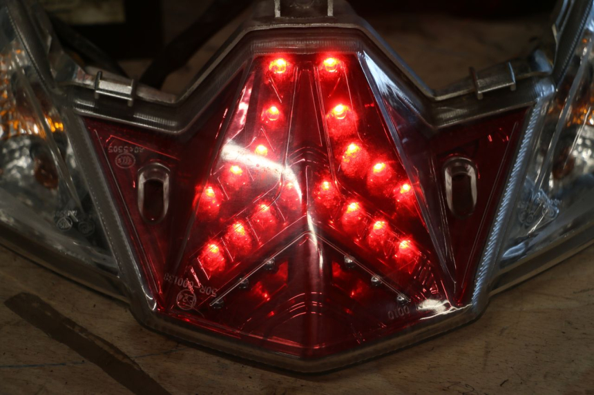 photo de LAMPA TYLNA SYM JET 14 4T 50 (2018 - 2022) - Szczegół części