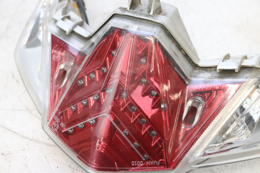 photo de LAMPA TYLNA SYM JET 14 4T 50 (2018 - 2022) - Punkty mocowania