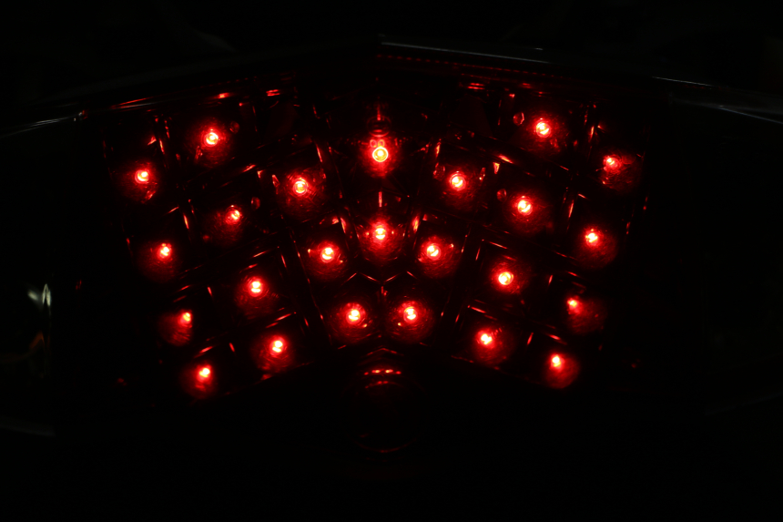 photo de LAMPA TYLNA SYM JOYMAX 125 (2010 - 2017) - Struktura - zbliżenie