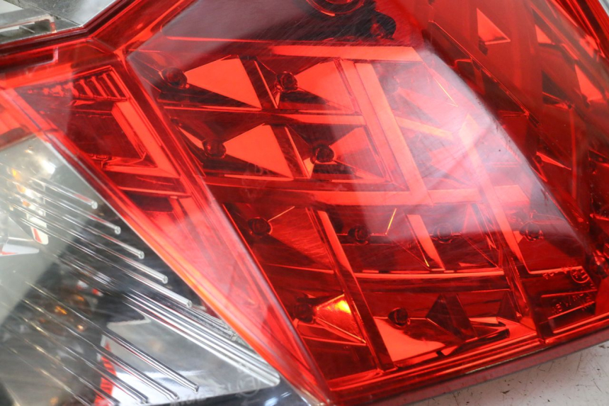 photo de LAMPA TYLNA SYM JOYMAX 125 (2010 - 2017) - Zoom stanu zużycia