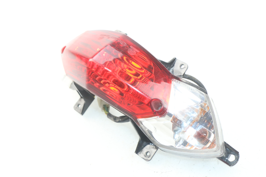 photo de LAMPA TYLNA PEUGEOT KISBEE 2T 50 (2010 - 2017) - Zbliżenie techniczne