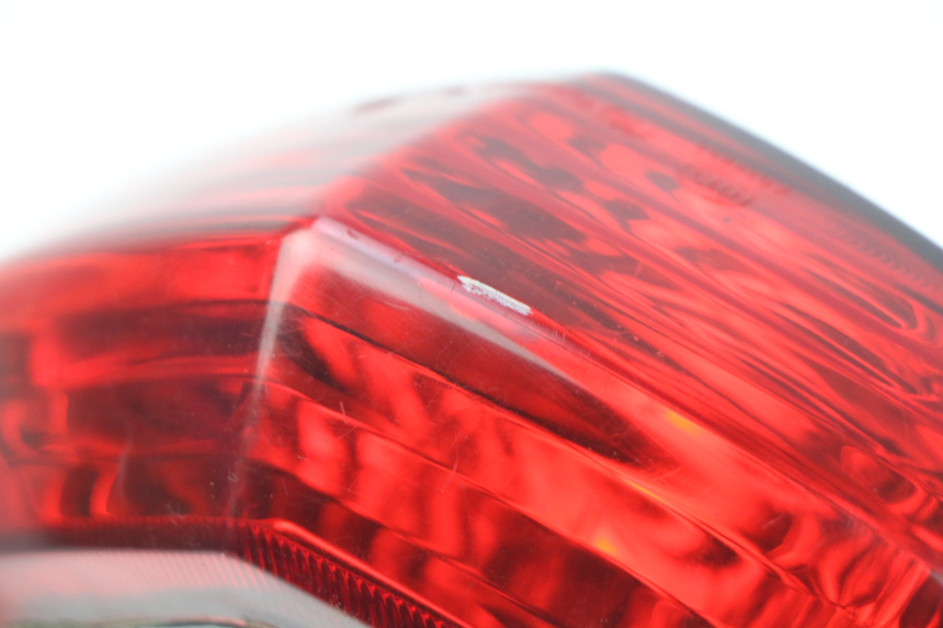 photo de LAMPA TYLNA PEUGEOT KISBEE 2T 50 (2010 - 2017) - Punkty mocowania