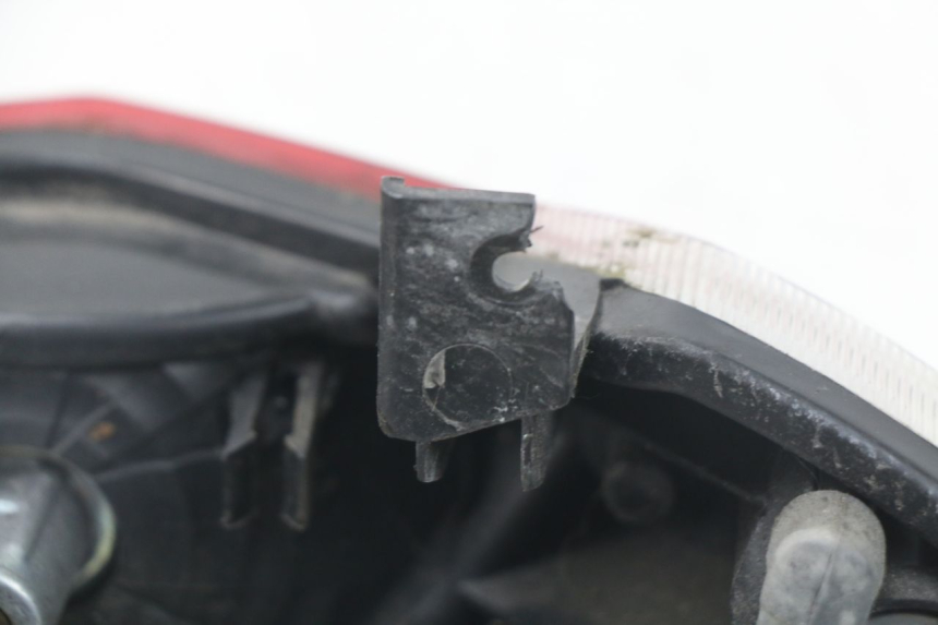 photo de LAMPA TYLNA PEUGEOT KISBEE 2T 50 (2010 - 2017) - Zbliżenie techniczne