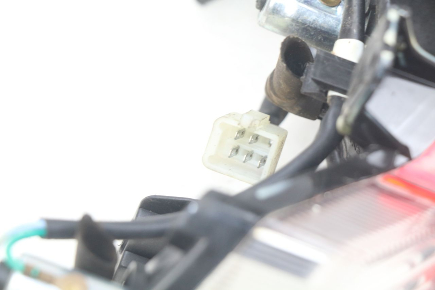 photo de LAMPA TYLNA PEUGEOT KISBEE 2T 50 (2010 - 2017) - Zoom stanu zużycia