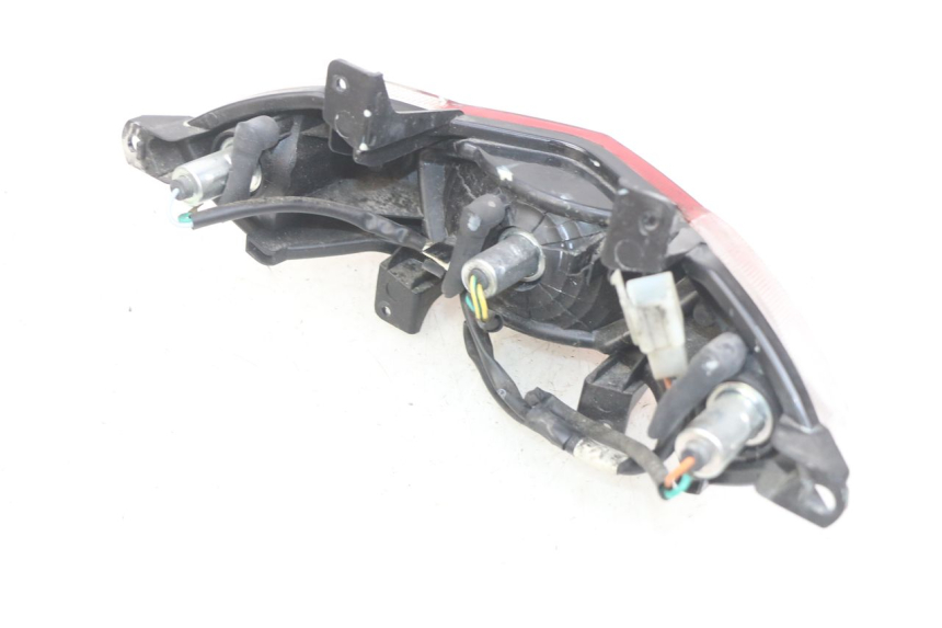 photo de LAMPA TYLNA PEUGEOT KISBEE 2T 50 (2010 - 2017) - Zoom stanu zużycia