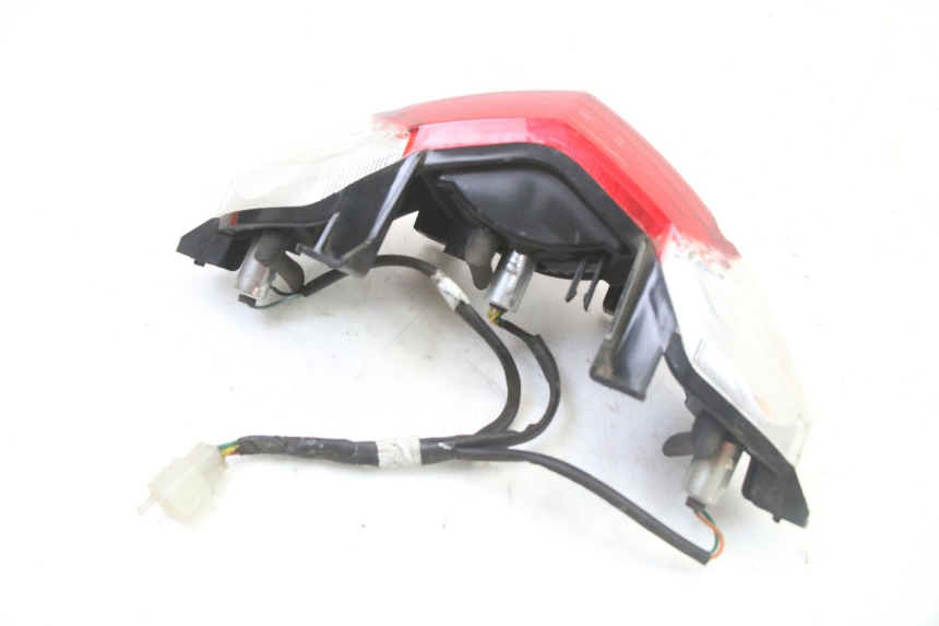 photo de LAMPA TYLNA PEUGEOT KISBEE 2T 50 (2010 - 2017) - Inny kąt widzenia